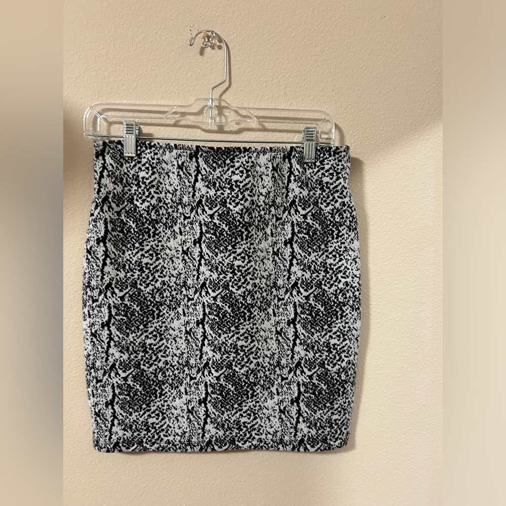 Women’s Skirt New size M— Holiday Skirt fashionable